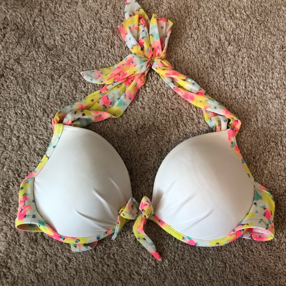 Victoria’s Secret Body Bikini Top